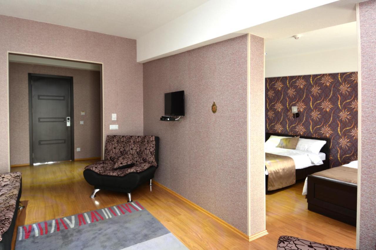 Granada Hotel And Restaurant Tbilissi Extérieur photo